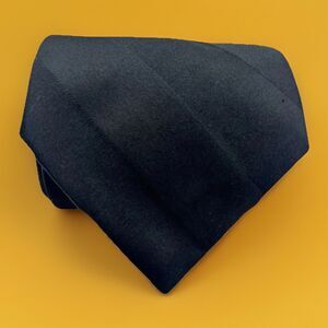 City Of London 100% Silk Necktie Black Diagonal Stripe Business Formal EUC
